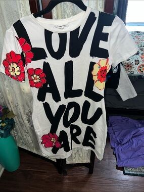 Desigual White T‑Shirt Dress with Black Lettering and Red Floral Accents